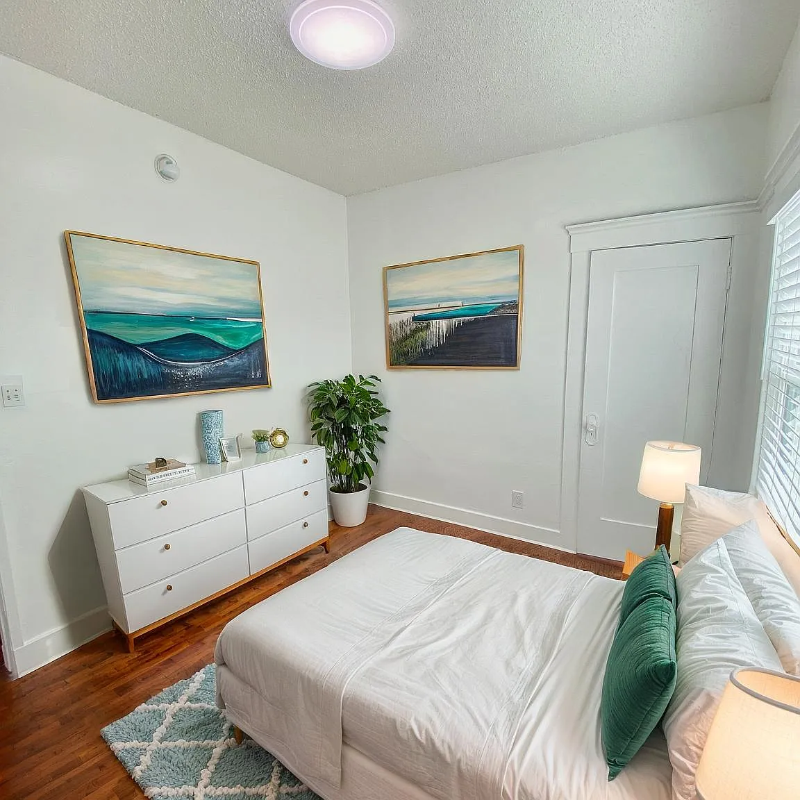 3 bed, 1200 sqft, $3,200 — Photo 3