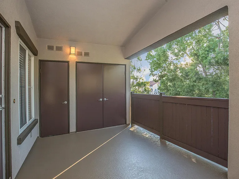 Laurel Canyon Apartment Homes — Photo 40