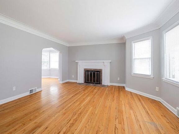 5th image of 1087 Cloverlawn Blvd