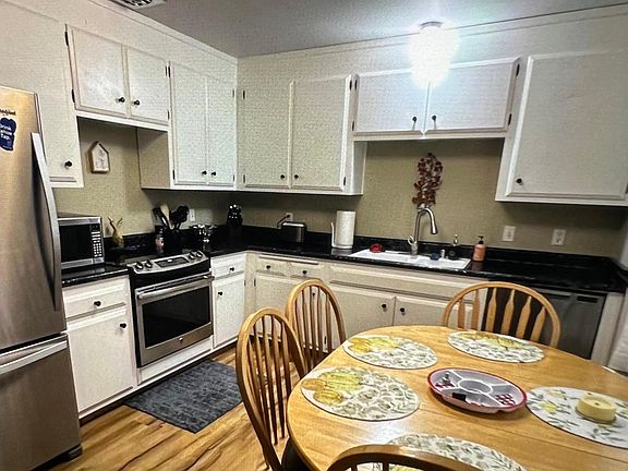3rd image of 3344 Sandy Way APT 2