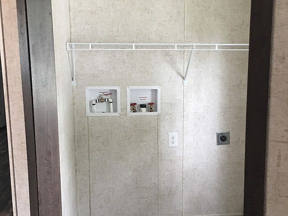 5th image of 256 Williamson St
