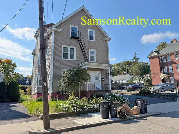 82 Pidge Ave Floor 2, Pawtucket, RI 02860