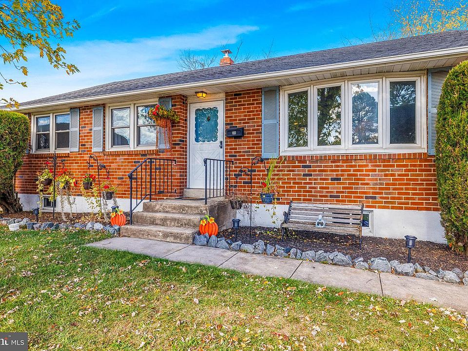 1st image of 30 Tuckahoe Rd