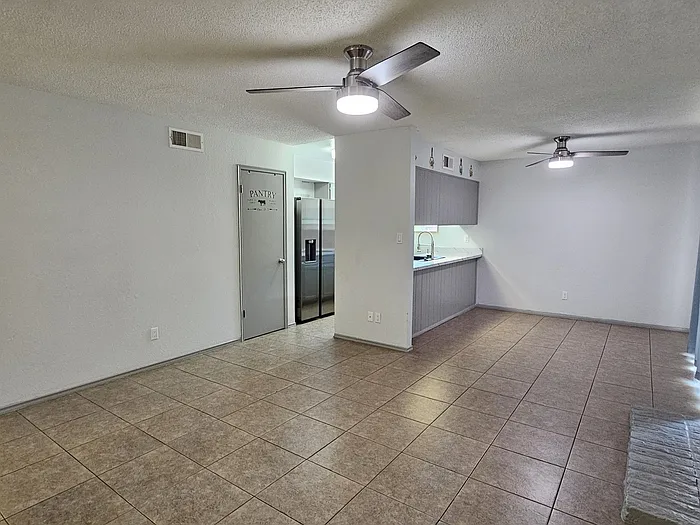 1622 W Village Way — Photo 2