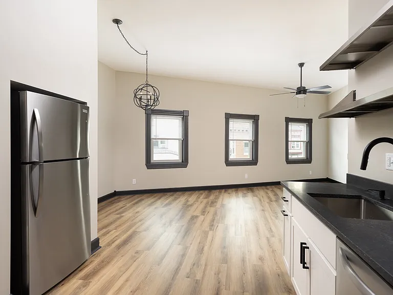 2226 S Kinnickinnic Ave #1 — Photo 3