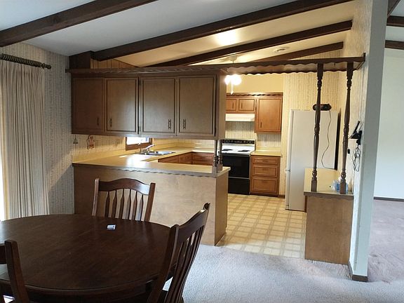 3rd image of 1595 Bruce Ln