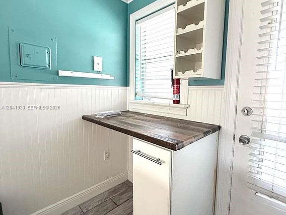 5th image of 1530 NE 191st St APT 340