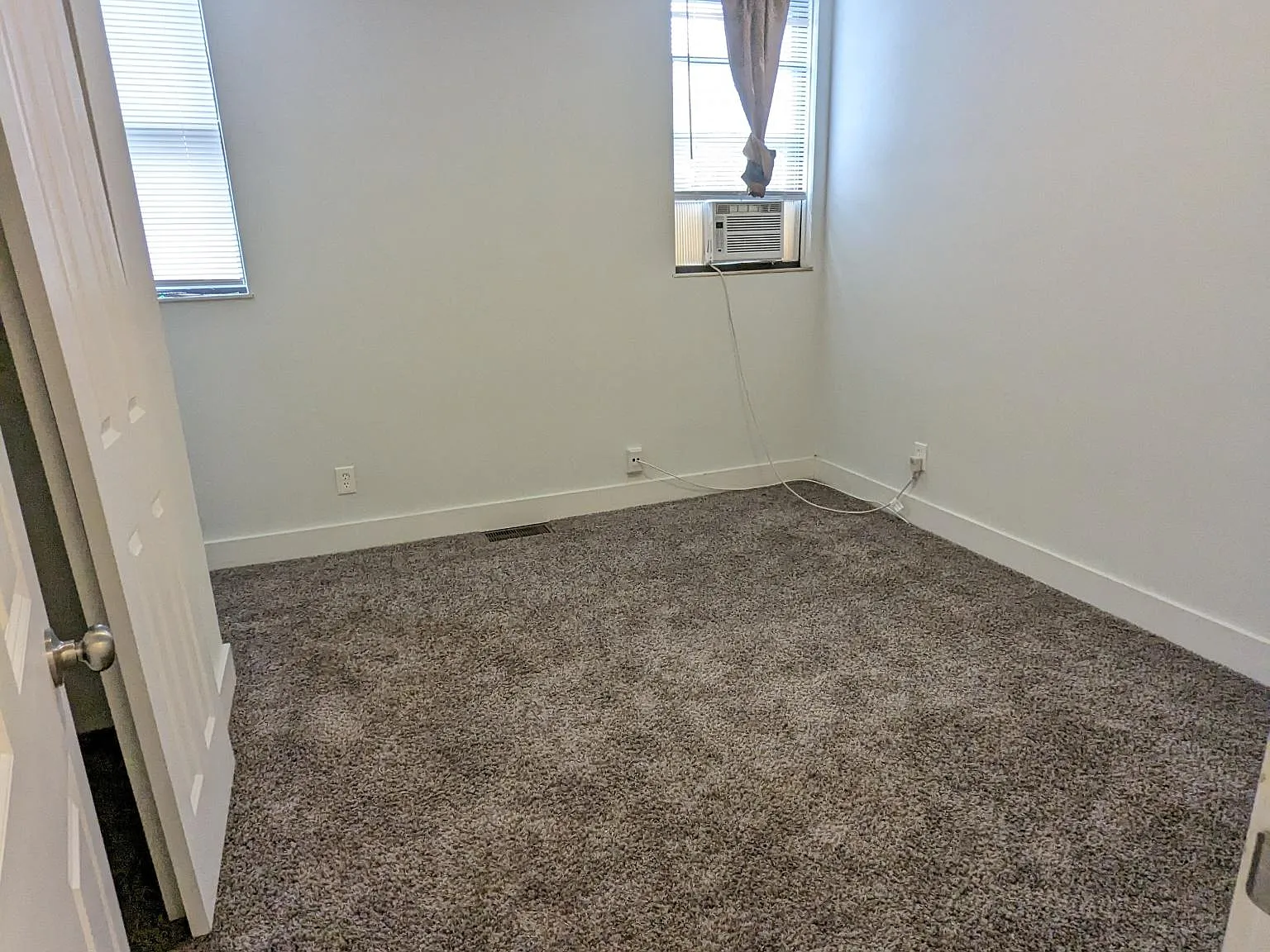 1217B Indianola Ave — Photo 2