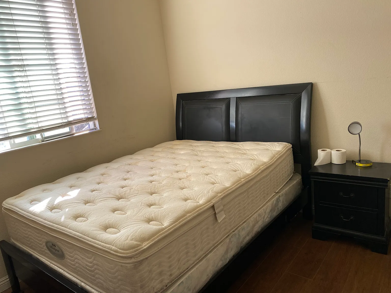 6 bed, 4288 sqft, $1,099 — Photo 2