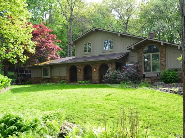 6015 Sundance Trl, Brighton, MI 48116