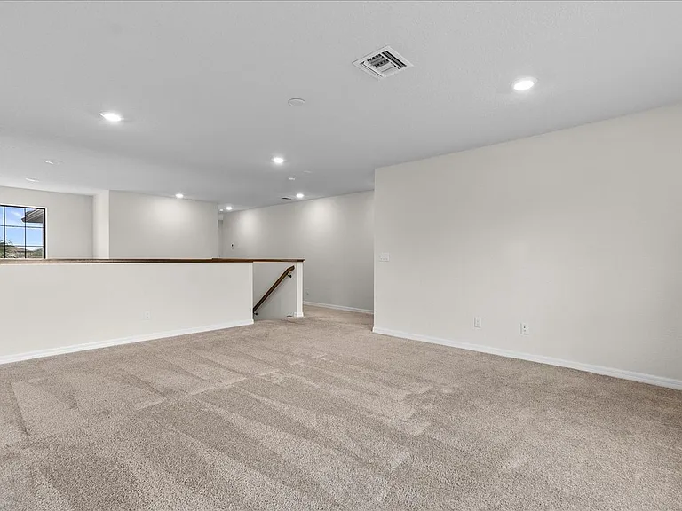 640 SE Monet Dr — Photo 5