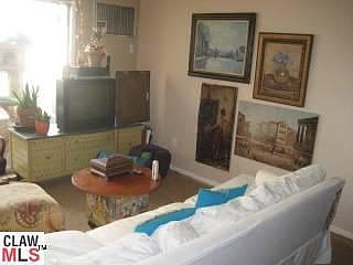 1st image of 960 Larrabee St APT 318