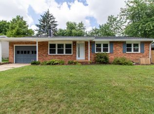 1216 Gettysburg Dr, Bloomington, IL 61704
