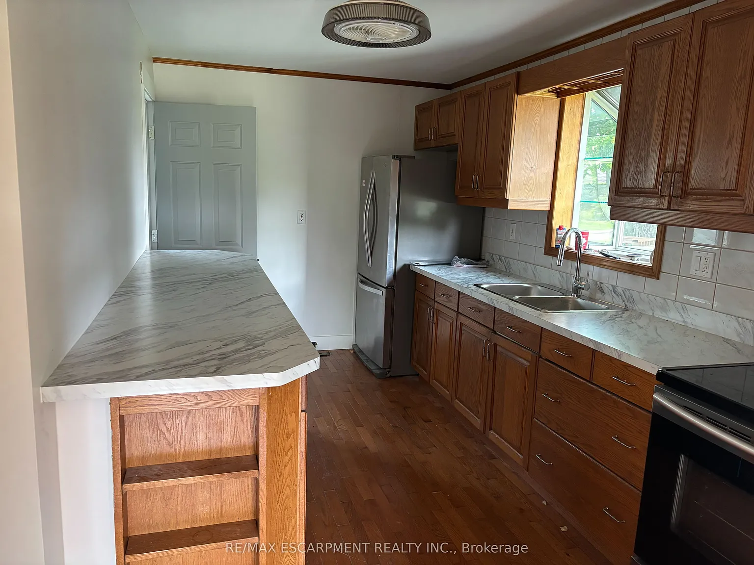 3 bed, $1,995 — Photo 2