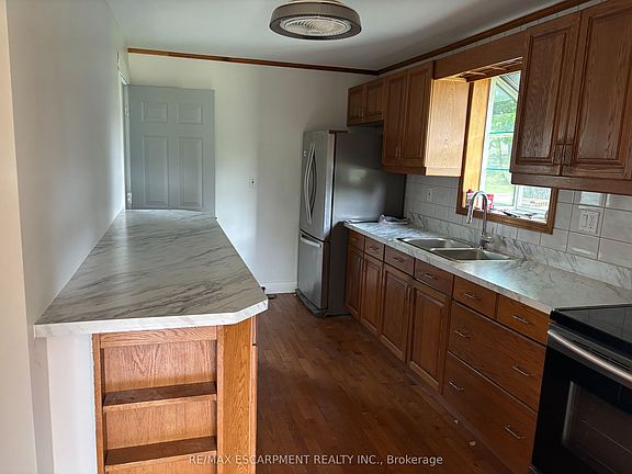 2nd image of 5648 Royal Manor Dr