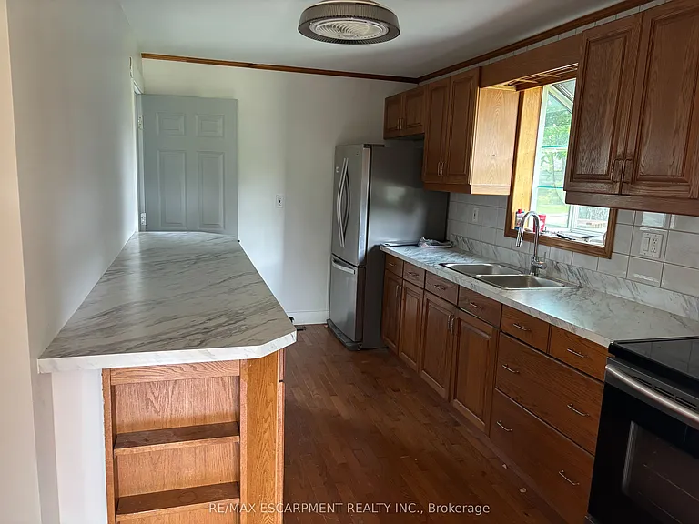 5648 Royal Manor Dr — Photo 2