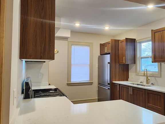 3rd image of 3427 Pillsbury Ave