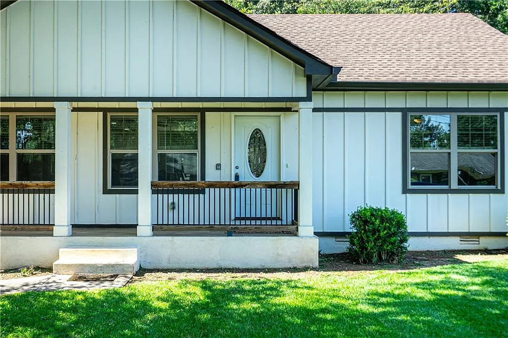 3 bed, 2.0 bath, 1850 sqft, $2,200 — Photo 4