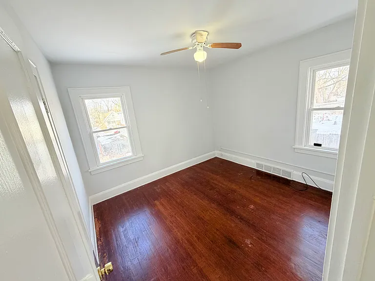 15711 Grovewood Ave #2 — Photo 24