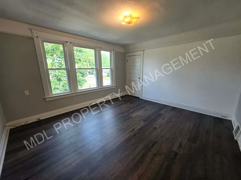 2120 Stark St. — Photo 5