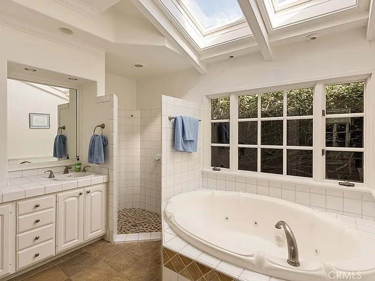 407 Mendoza Ter — Photo 46