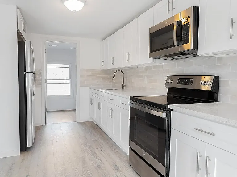 33 William St #3 — Photo 2
