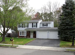 30 Sweetbriar Trl, Howell, NJ 07731