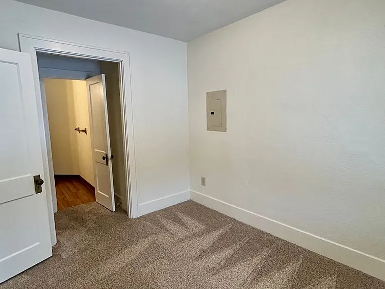 241 High St NE — Photo 14
