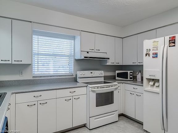 3rd image of 5806 Twisted Oaks Dr