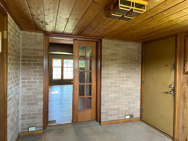 1143 W Harrison St — Photo 8