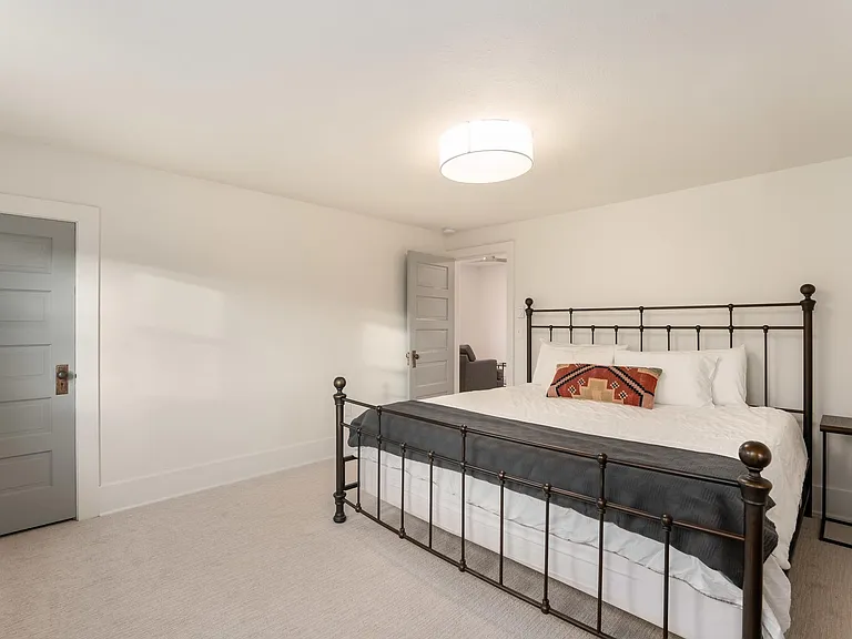 2417 N Overland Trl — Photo 24