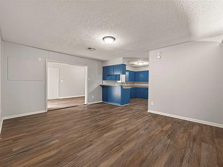 3815 Love St — Photo 10