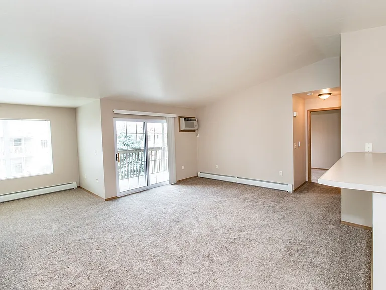 Charlotte Court Apartments — Photo 14
