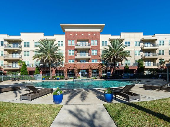 4th image of 8877 Lakes At 610 Dr APT 437