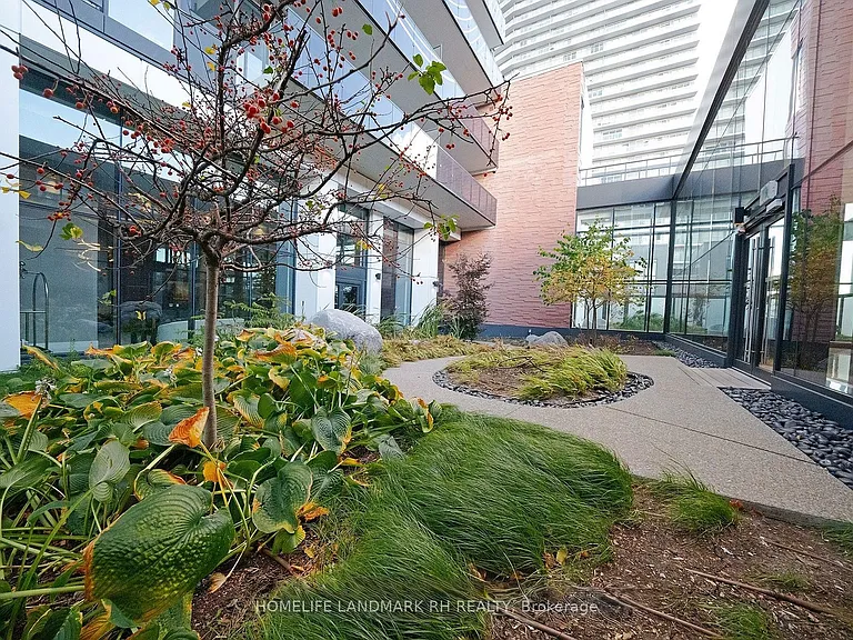 27 McMahon Dr #610 — Photo 30