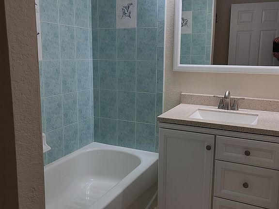 4th image of 337 SW 29th Ave