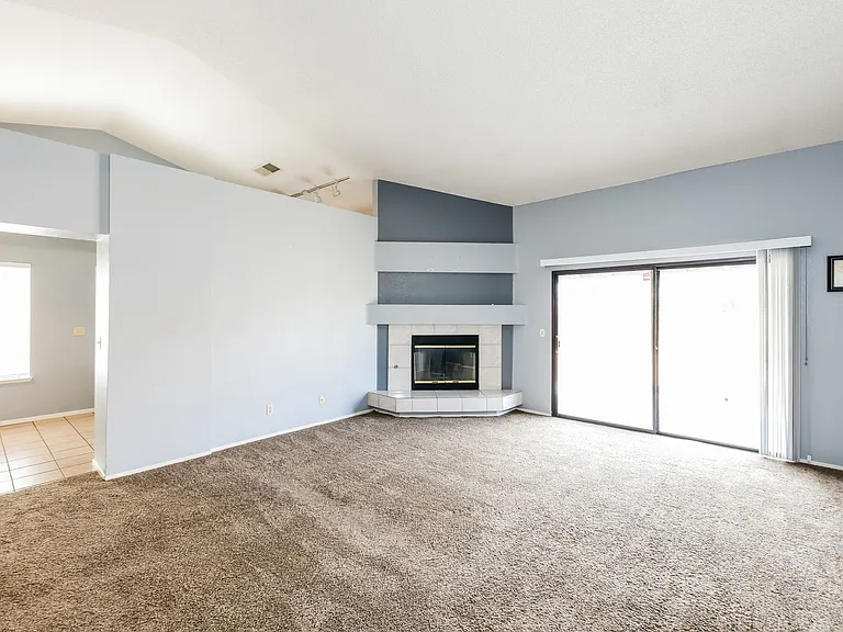 1780 Yellowwood Dr — Photo 4