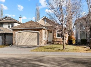 938 W Panorama Hills Dr NW, Calgary, AB T3K5C3