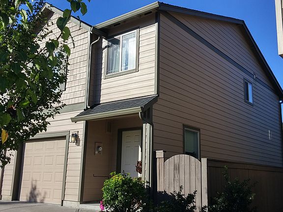 2nd image of 810 NE 109th Ct