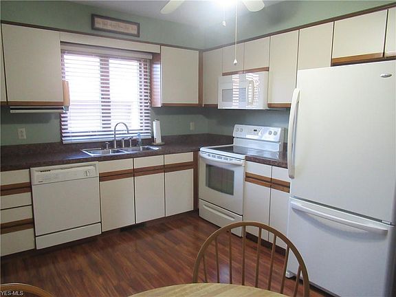 4th image of 852 Pearson Cir Unit 1
