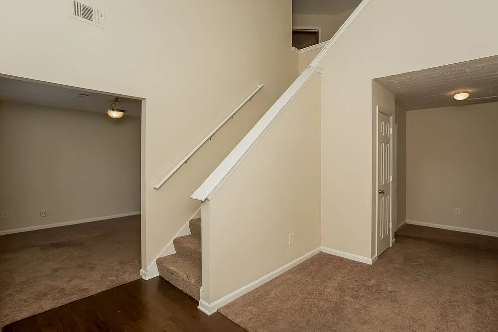 4 bed, 2.5 bath, 2756 sqft, $3,060 — Photo 3