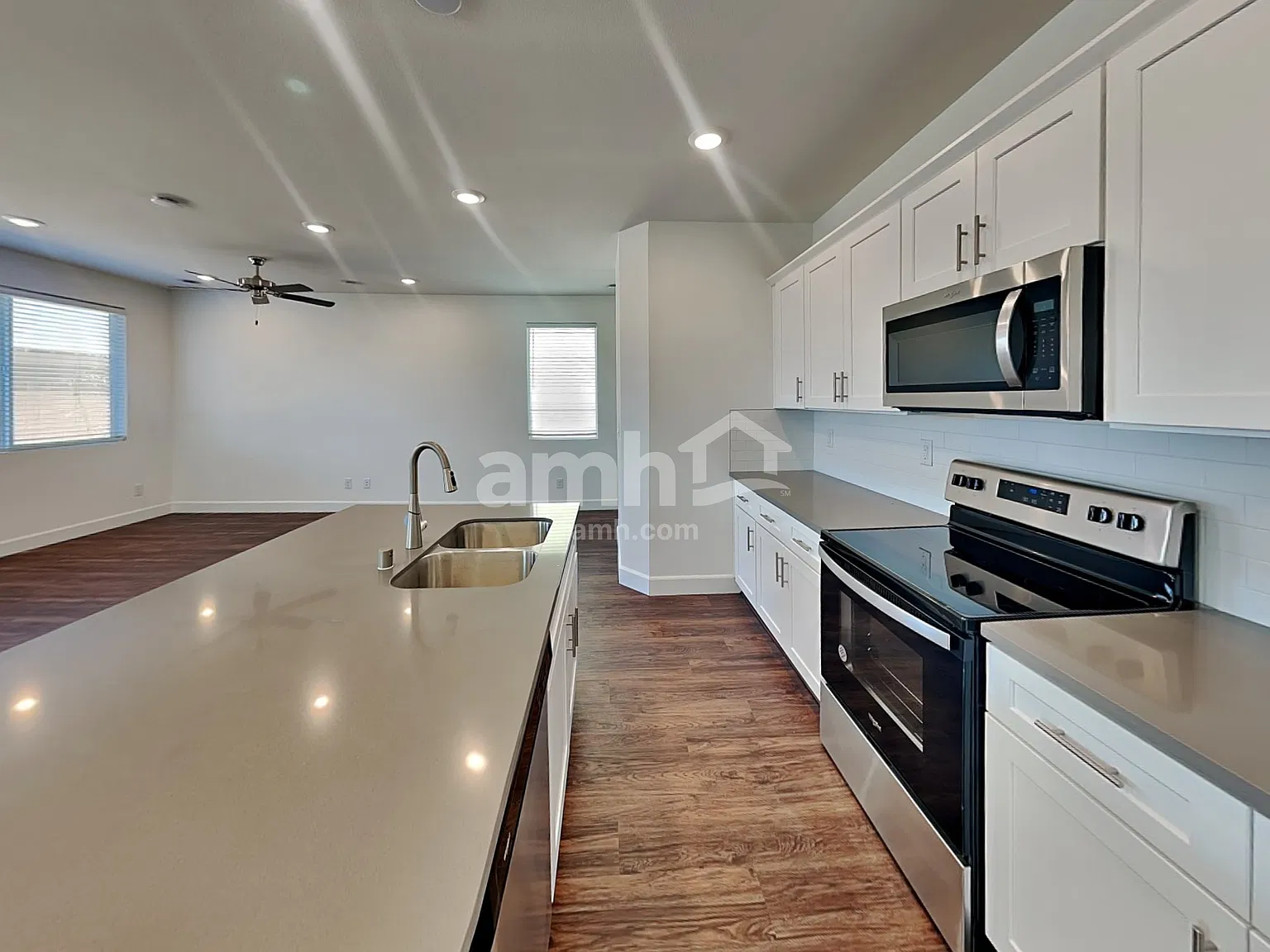 4 bed, 2.5 bath, 1996 sqft, $2,360 — Photo 3