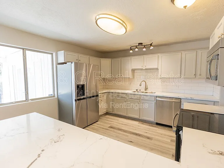 1305 W Laird St — Photo 8