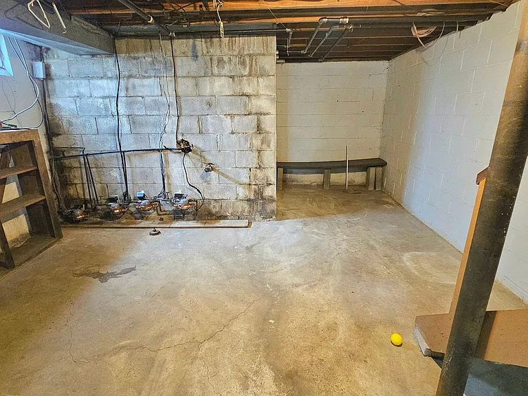 548 Arlington Ave — Photo 14