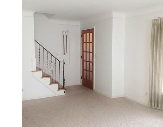 3rd image of 1443 Henning Dr