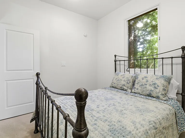 Alejandra Ave — Photo 15