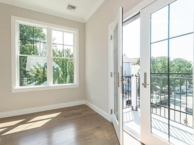 3247 Washington St #3 — Photo 3