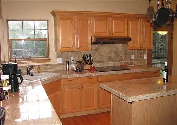 7640 Lonergan Ct — Photo 3