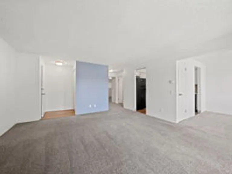 Park Ridge Apartments — Photo 40