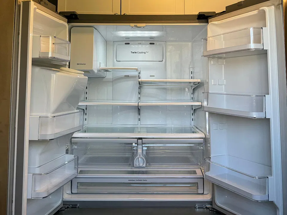 French door fridge with ice maker, chilled water dispenser, and third drawer for drink storage